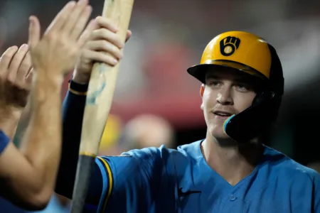 Pratt drives in 4 runs in Brewers' 10-7 win over Reds